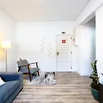 Enjoy The City Center At Fully Equipped 2 Bedroom 5 Min Walk To Beach & Market